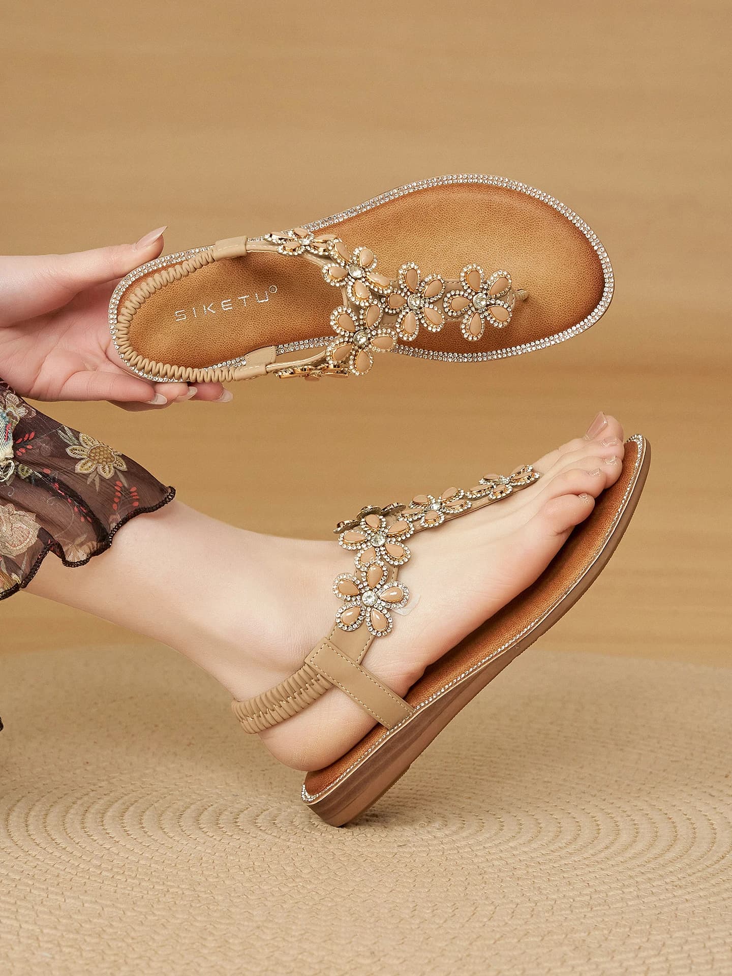 Beach Romano Style Bohemian Flower Water Diamond Women's Sandals Flat Bottom Roman Toe Clip Summer Fashionable Ladies Shoes