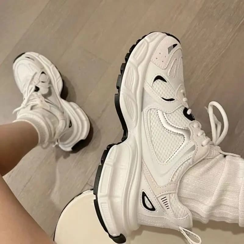 Scarpe da ginnastica Luxary bianche da donna 2025 Scarpe traspiranti in mesh per donna Sport estivi da corsa Scarpe vulcanizzate fitness da donna casual