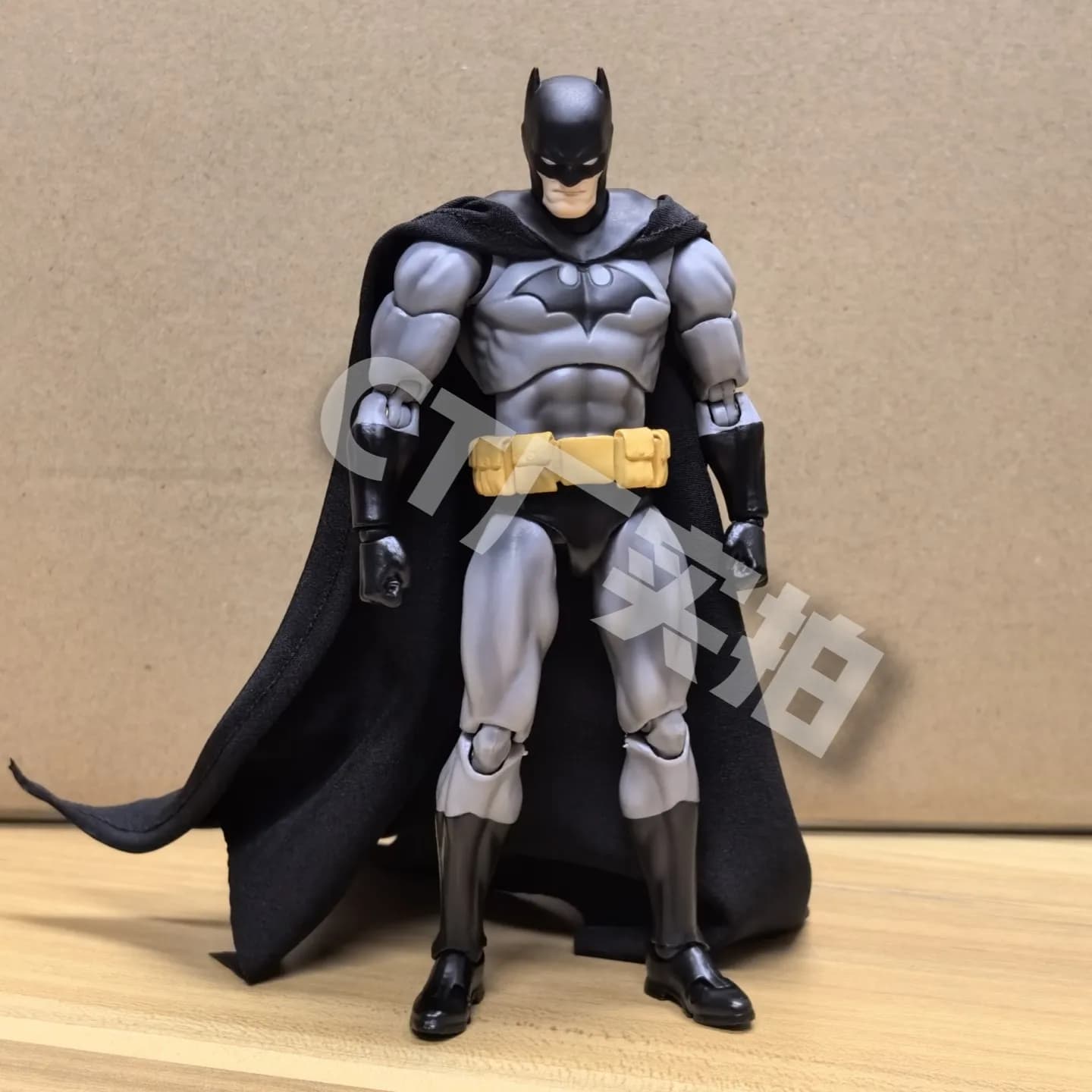 Disponibile: Action Figure Batman Mafex 126, Statuetta Justice League Hush, The Dark Knight Collection, Giocattoli da Collezione