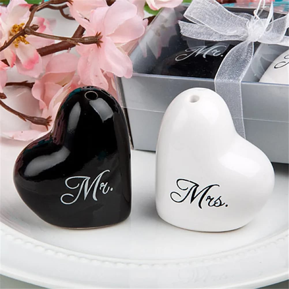 Scatola da 2 pezzi Decorazione per la casa in ceramica Mr or Mrs regalo per coppie Sale e pepe Set di contenitori Decorazioni per feste di nozze fidanzata