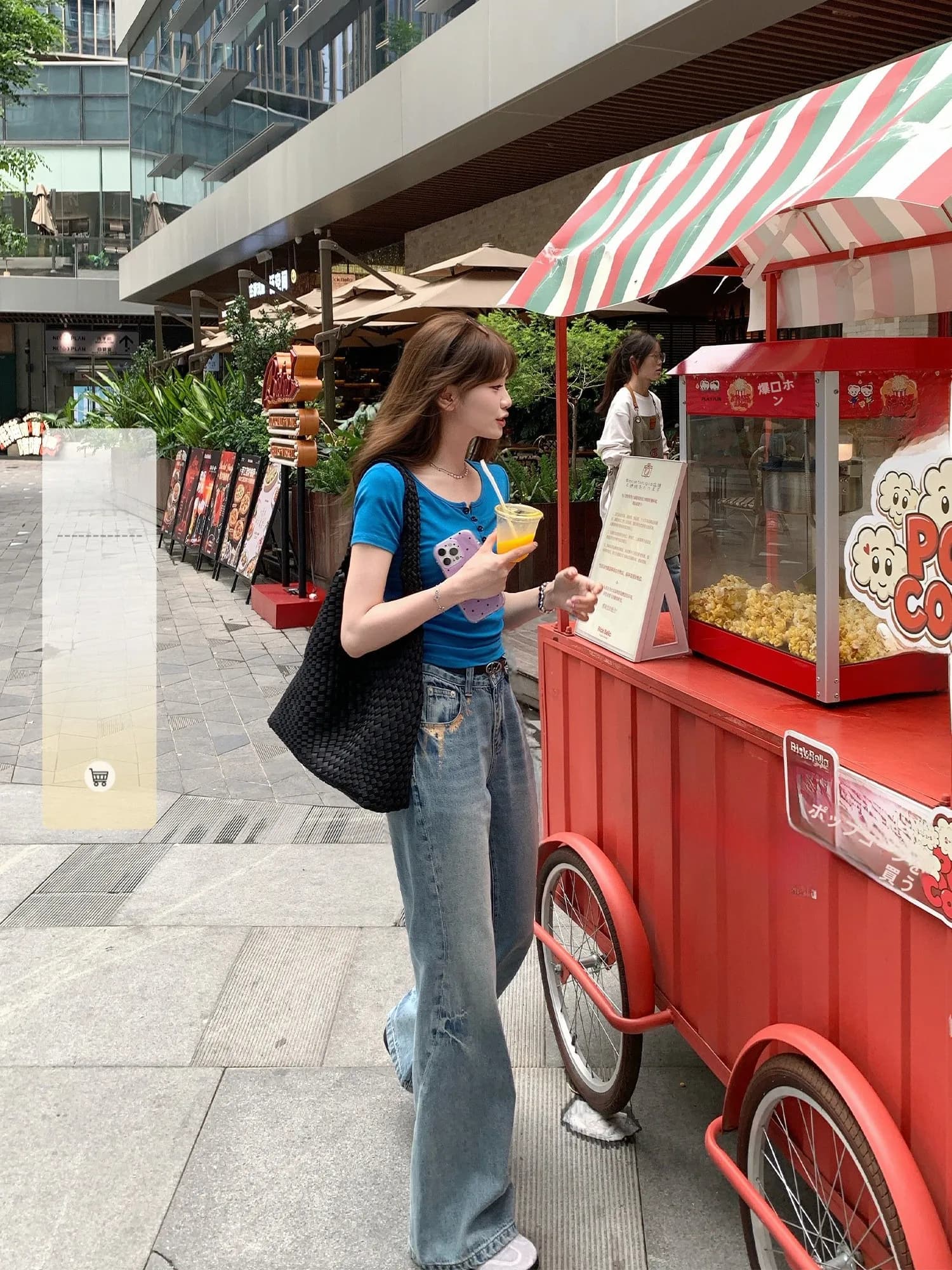 Jeans a Zampa d'Elefante a Vita Alta alla Moda, Design Sensazionale per Donna, Primavera-Estate, Effetto Snellente, in Misto Cotone Denim, Abbigliamento Casual