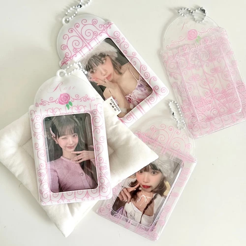 2 Pezzi Porta Carte in PVC a Forma di Vite in Ferro Rosa per Ragazze Kpop, Porta Fotocard da 3 Pollici, Espositore per Foto, Ciondolo per Borsa