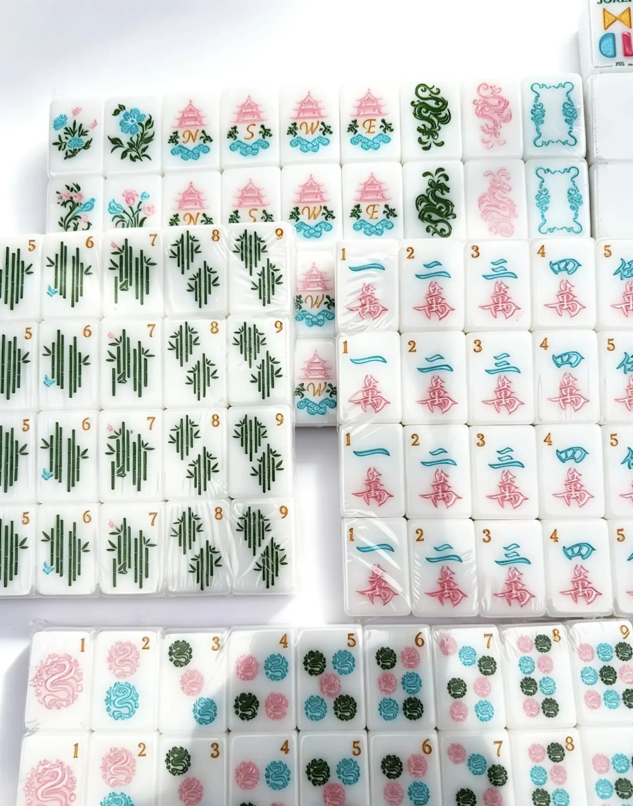 XTY Set da Viaggio di Lusso in Acrilico Vergine con 160 Tessere di Mahjong Americane Intagliate a Mano, Bianche con Glitter Oro Retrò