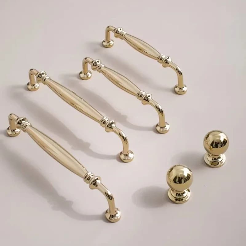 Maniglia di lusso francese color oro per armadio, pomello per cassetti di camera da letto e cucina, pomello per mobile scarpiera, pomello per mobili in ottone a doppio foro
