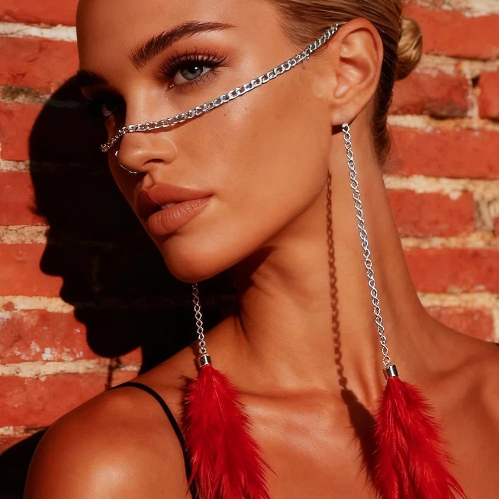 Nappa etnica Maschera di piume rosse Velo a catena Accessori da ballo per donna 2025 Carnevale Gioielli per il viso in metallo Mascherata per regali da donna
