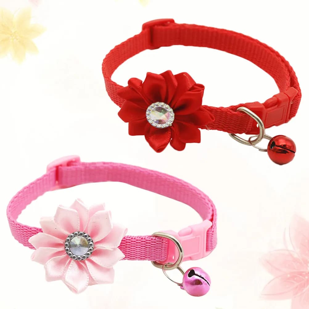 Collare per animali domestici con fiore, 2 pezzi, regolabile 19-23 cm, con campanello, accessorio alla moda per Natale, Halloween, uso quotidiano