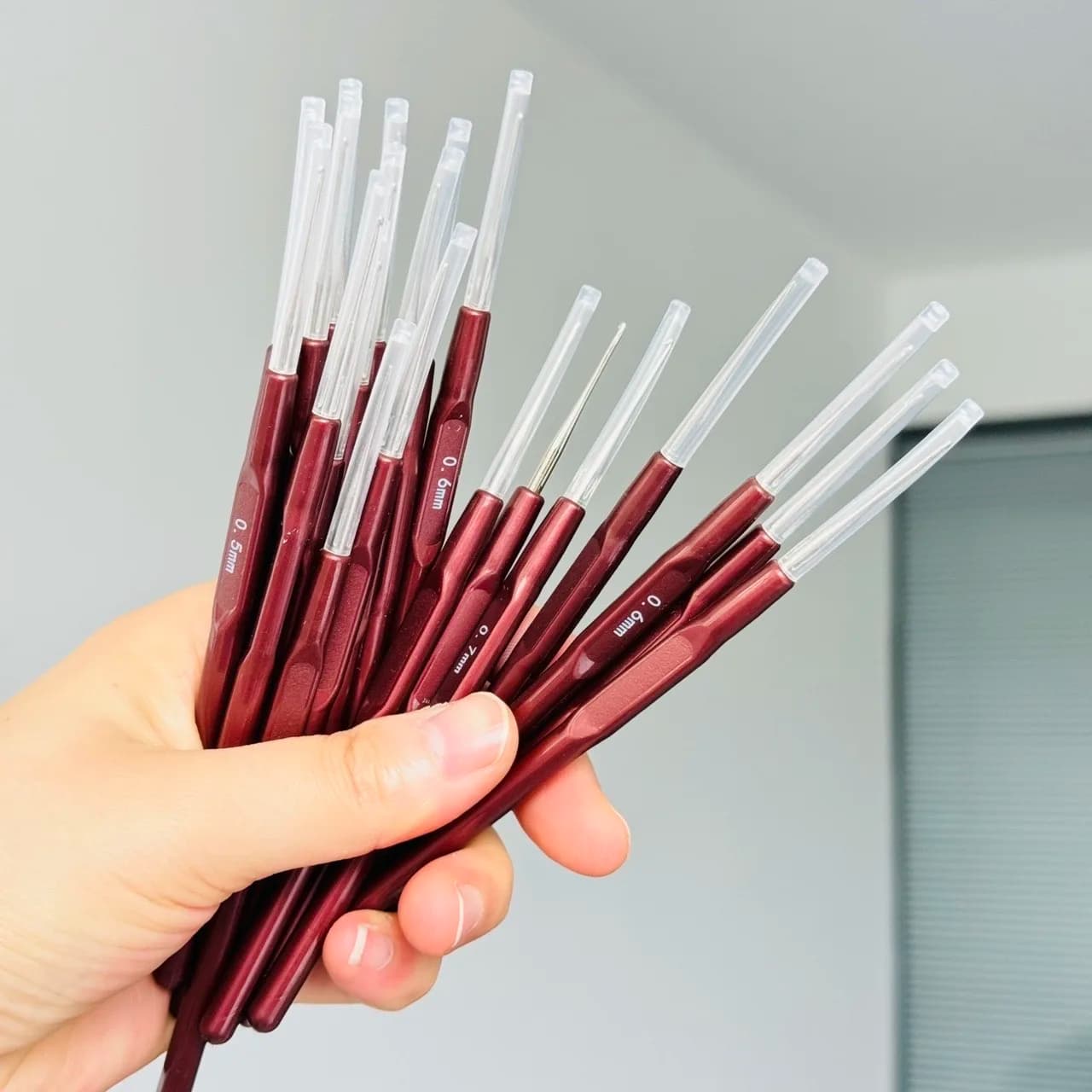1/5PCS Crochet Hooks For Dreadlocks Plastic Soft Handles Crochet Hook Weave Needles With Stainless Steel 0.5mm