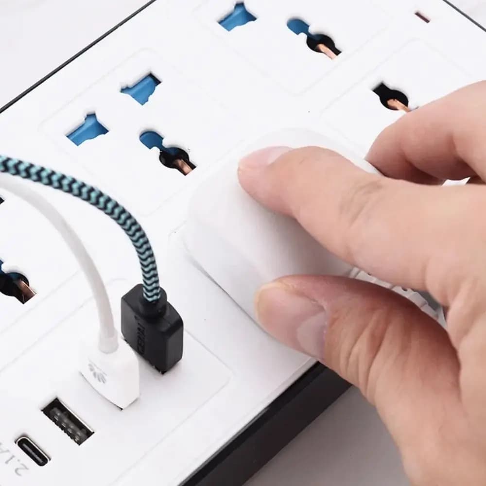 Multipresa con Cavo di Prolunga 2m, Prese EU/US/UK, 1 Porta USB-C, Pulsante di Accensione, Sicura e Intelligente, Spina Universale per Casa