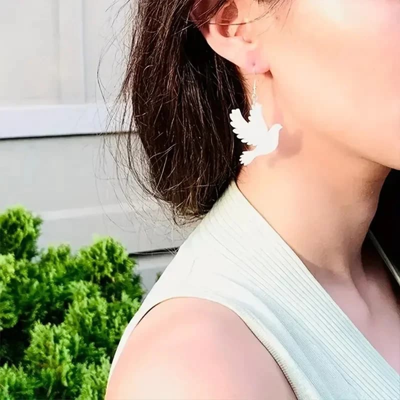 Nuovi orecchini di piccione in acrilico con temperamento della moda europea e americana, accessori per le vacanze al mare alla moda ed eleganti