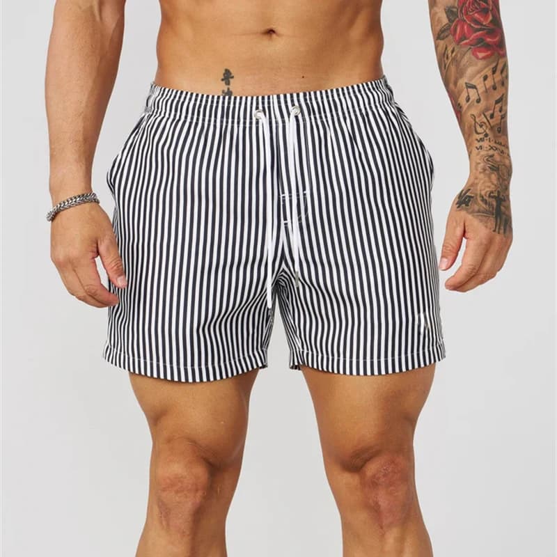 Semplice linea sottile modello a strisce da uomo spiaggia corta da spiaggia casual pantaloncini da surf con coulisse ad asciugatura rapida costume da bagno sportivo quotidiano estivo