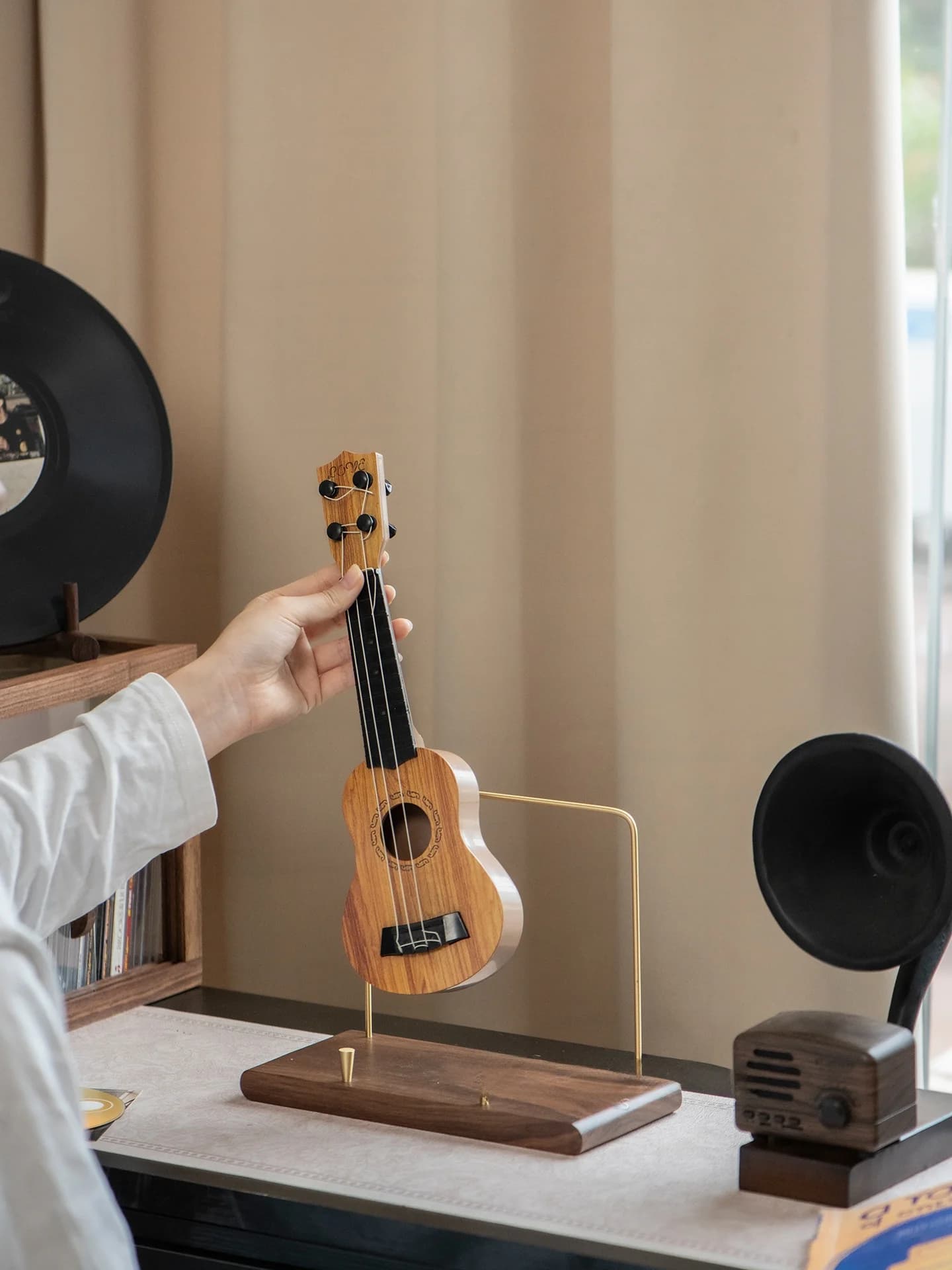 Supporto per Ukulele in Legno di Noce Nero, Design Semplice, Espositore per Strumenti, Supporto da Tavolo, Senza Marca