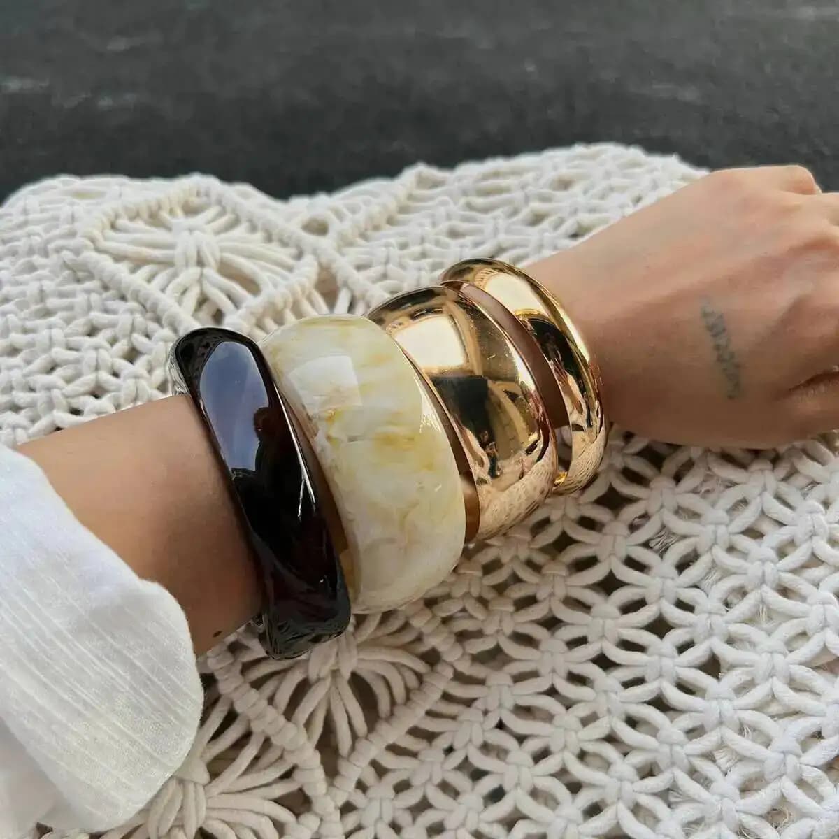 Lacteo 4 Stili Iperbole Punk Irregolare Resina Acrilica Braccialetti Donne di Tendenza Vintage Molle di Metallo Bracciale Larga Gioielli Steampunk