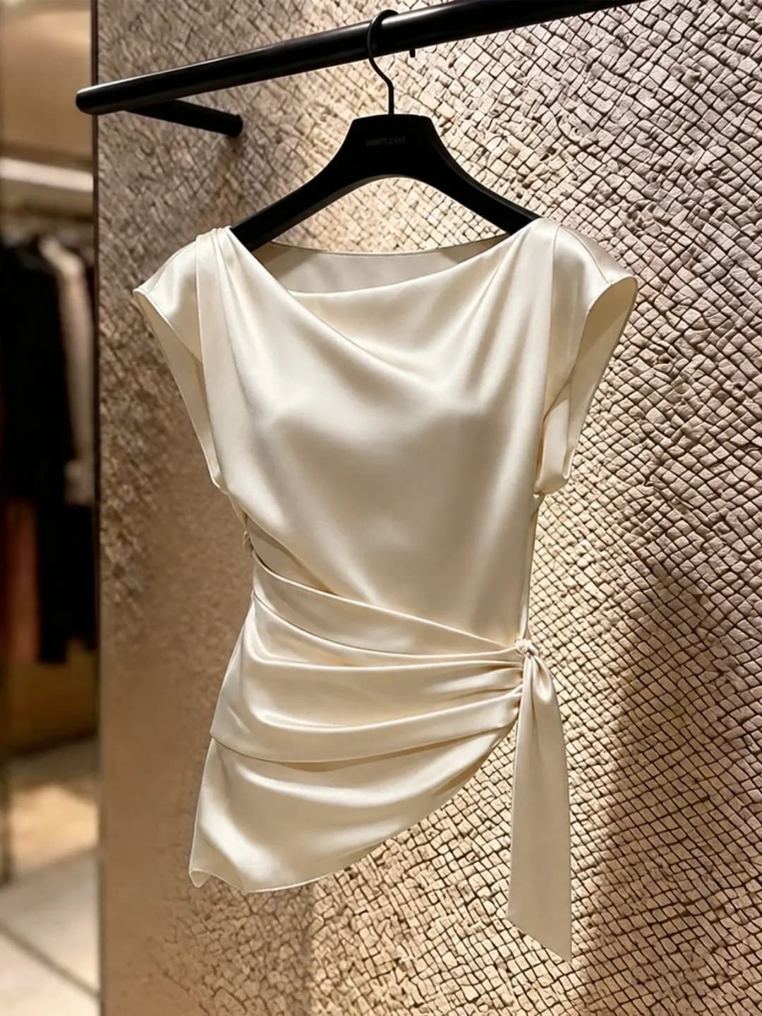 Elegant Fashion Commute Top Women's Short Sleeve Slim Fit Waist Belt High End Feel Summer 2026 Poetic Lin Korean Style