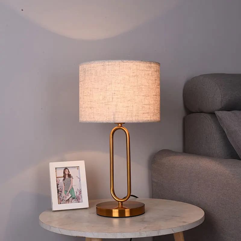 Lampada da tavolo creativa in tubo a forma di U in ferro dorato europeo, soggiorno, studio, camera da letto, comodino, lampada da scrivania in tessuto di lino, lampada da lettura
