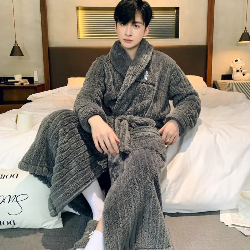 Autumn Winter Men's Night Shirt Coral Fleece Bathrobe Long Nightwear Hot pyjamas Nightwear Nightwear Flannel Thick Men's Dress Homewear