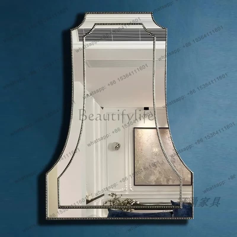 Bagno neoclassico, bagno, specchio, lavabo a parete, detergente per il viso a parete dalla forma speciale, mobile lavabo, specchio per il trucco