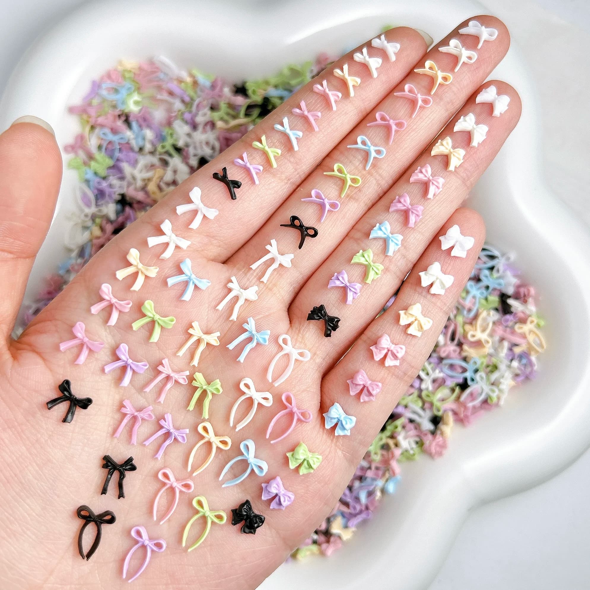 50 pz tinta unita mini fiocchi pendenti per unghie in resina adorabili dolci fiocchi irregolari decorazioni per unghie per disegni di unghie fata fai da te