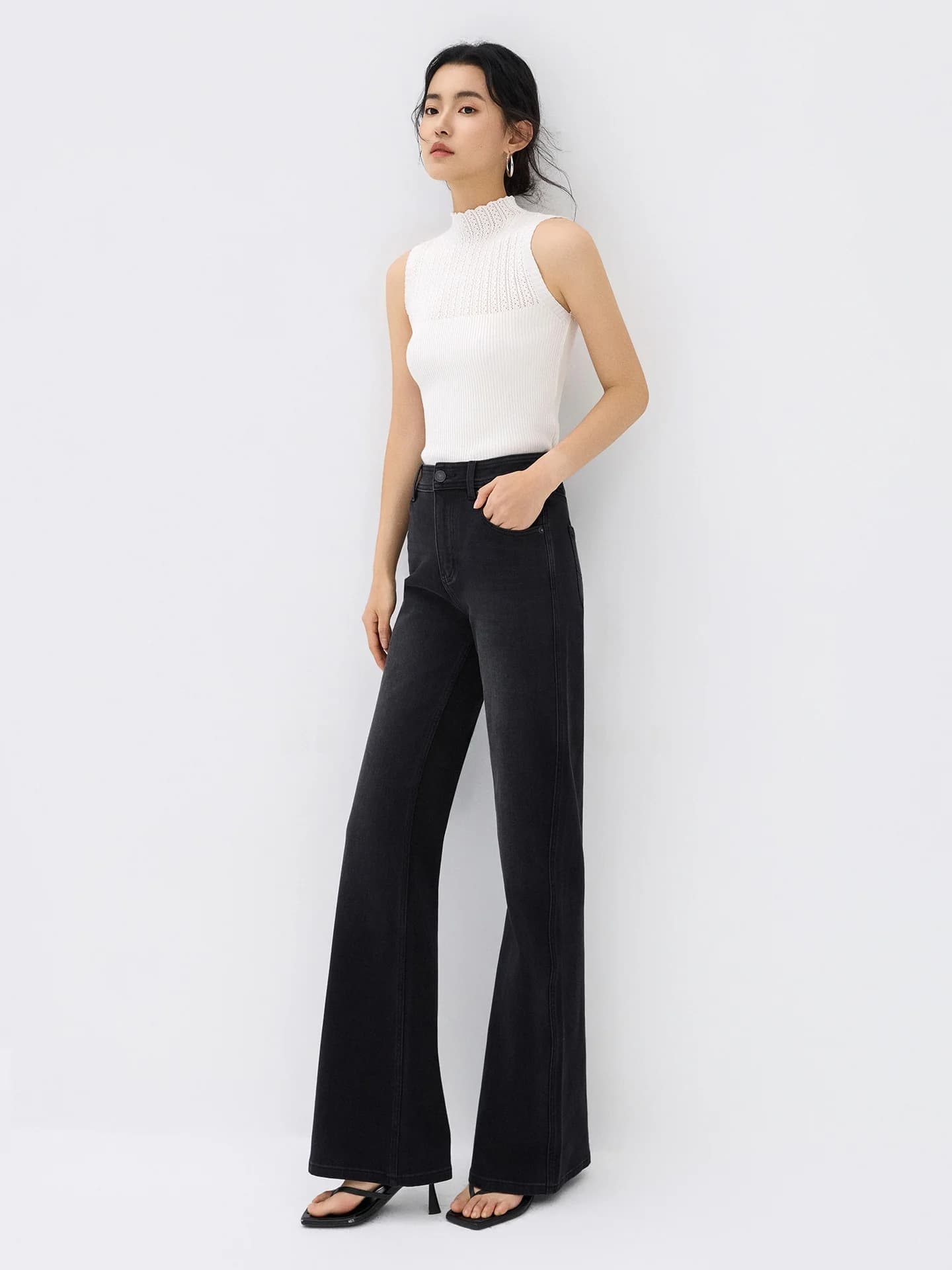 Jeans a gamba dritta micro-svasata da donna, a vita alta, in cotone elasticizzato, a gamba larga, Primavera 2026, Nuovo Stile Nero