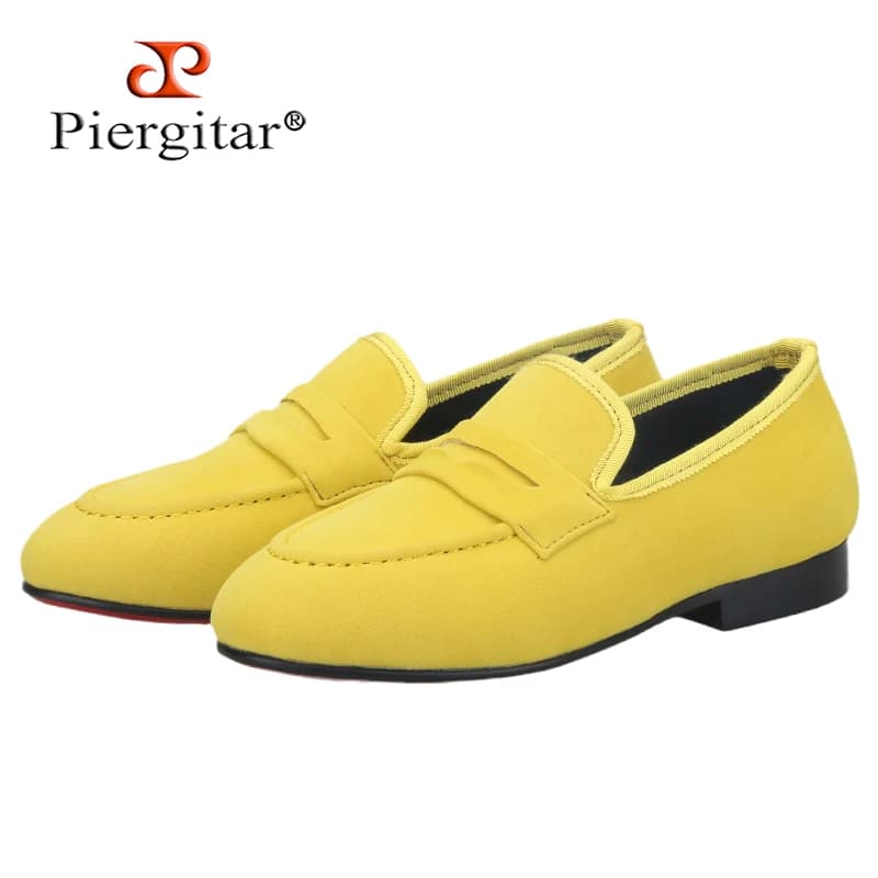 Piergitar Scarpe genitore-figlio in velluto giallo e marrone Mocassini per bambini fatti a mano Suola rossa per compleanno o festa Abbigliamento per bambini