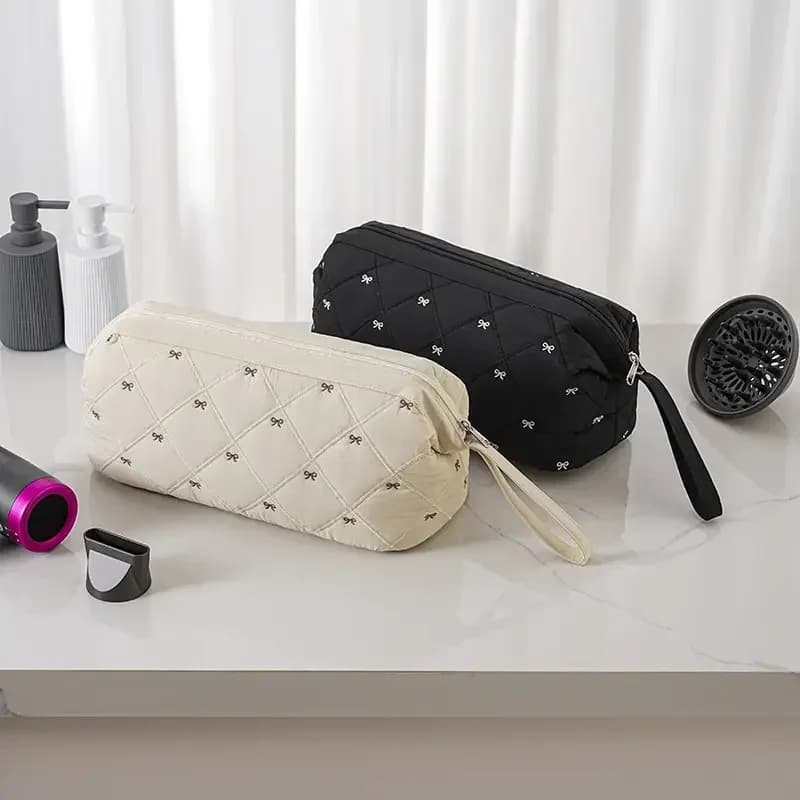 Borsa portaoggetti per asciugacapelli da viaggio, graziosa con ricamo a fiocco, trapuntata, per accessori per capelli e cosmetici