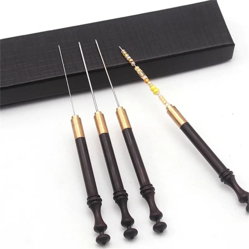 1 Pezzo Uncinetto per Ricamo, Ago con Manico in Legno per Cucito, Ricamo e Perline 0.6mm＋0.8mm＋1.0mm＋1.2mm