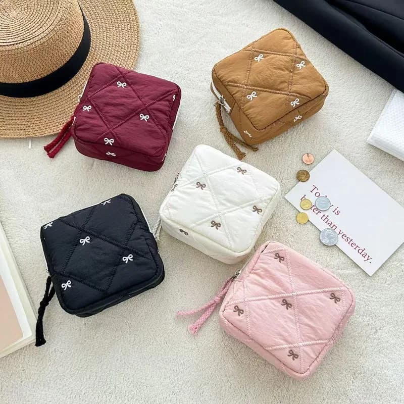 2026 New quilted love cosmetic bag, travel portable toiletry bag, lipstick bag, multi-functional sanitary napkin storage bag