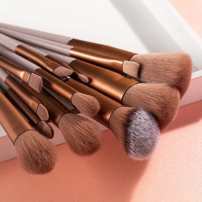 Set of 13 Professional Makeup Brushes: Brushes for Fondotinta, Corrector, Blush and Cosmetics