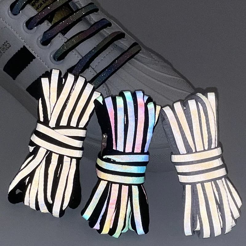 Lacci riflettenti a semicerchio Scarpe da ginnastica luminose Lacci per scarpe con paillettes laser Lacci fluorescenti che si illuminano al buio Scarpe in pizzo 1 paio