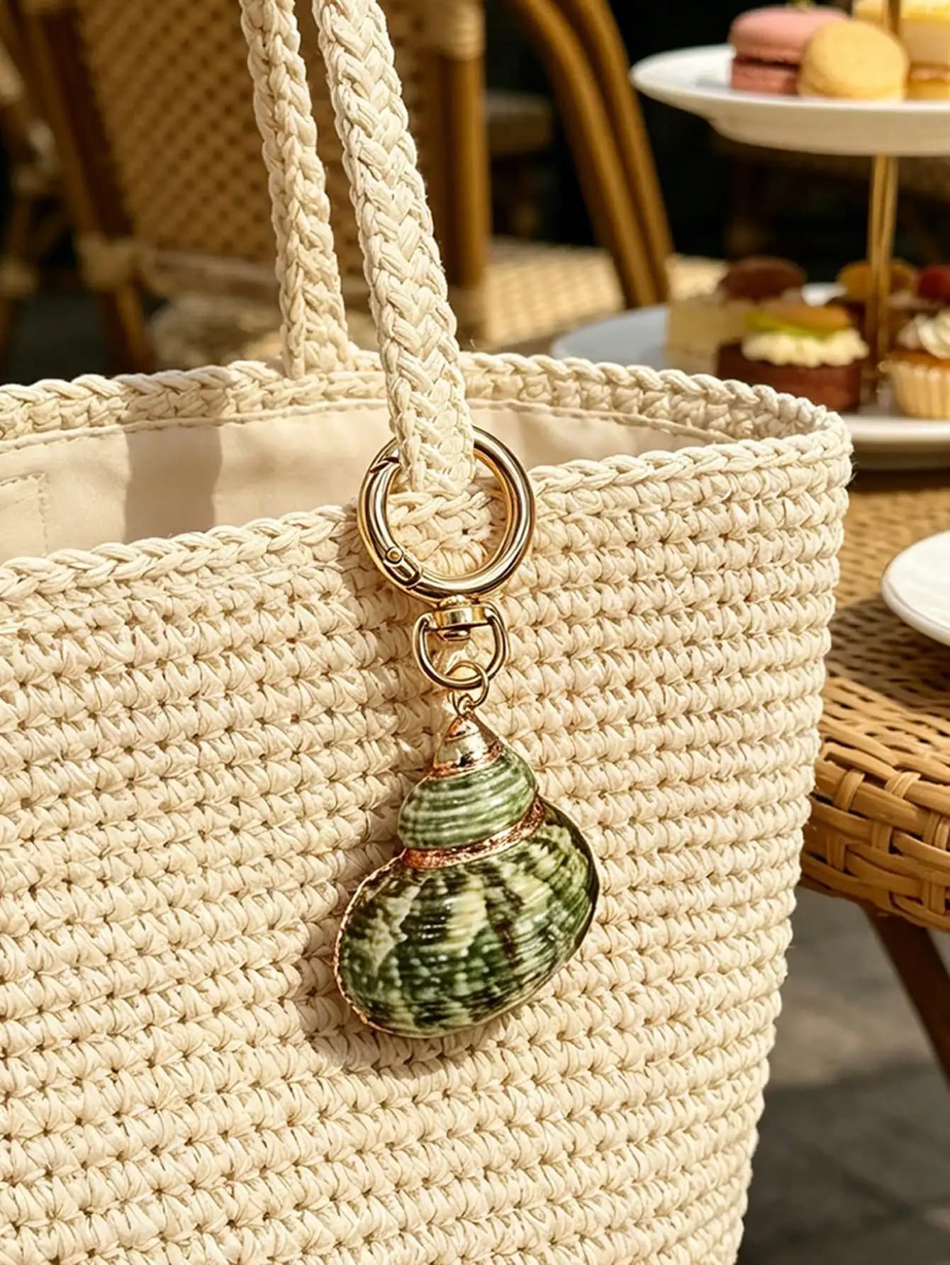Asymmetric Green Shell Snail Keychain, Exquisite Ocean Style Snail Bag Charm, Bag Pendant, Beach, Summer, Fashionable Exaggerated Women's Jewelry Accessory, Packaging Decoration, Car Hanging Ornament, Handmade Creative DIY Necklace Earring Wind Chime Pend