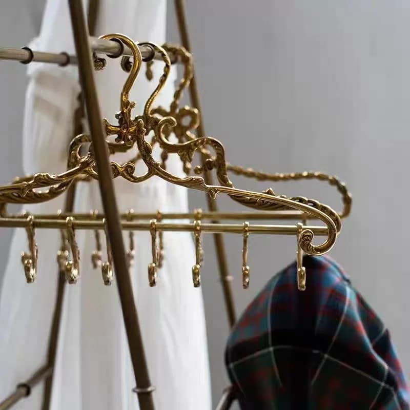 American Luxury Clothes Hanger in Brass Handle for Bride Dresses, Armchairs, Coat Clothes, Golden Decoration, Metal Rastrelliera