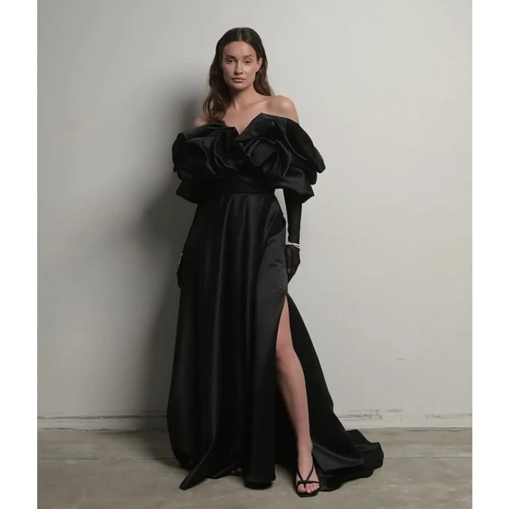 Abito da sera nero personalizzato senza spalline, con spalle scoperte e drappeggiato, elegante e moderno, lungo, per feste, balli e cocktail, da donna 2026