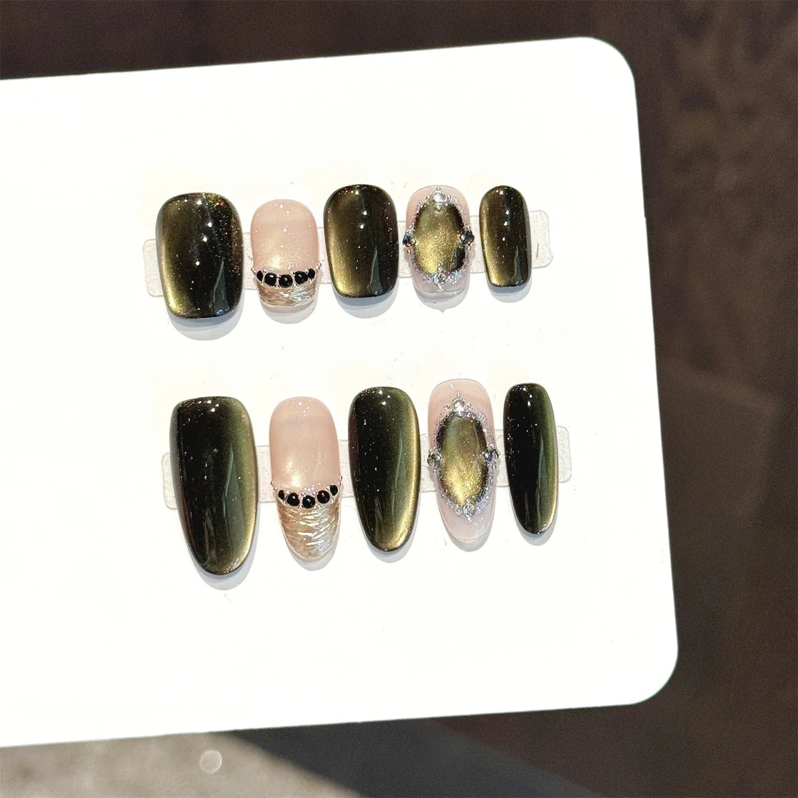 10 hand-made dark green cat eye print on the fingernails fake advanced almond nails with designs for women wearables ballet nail art