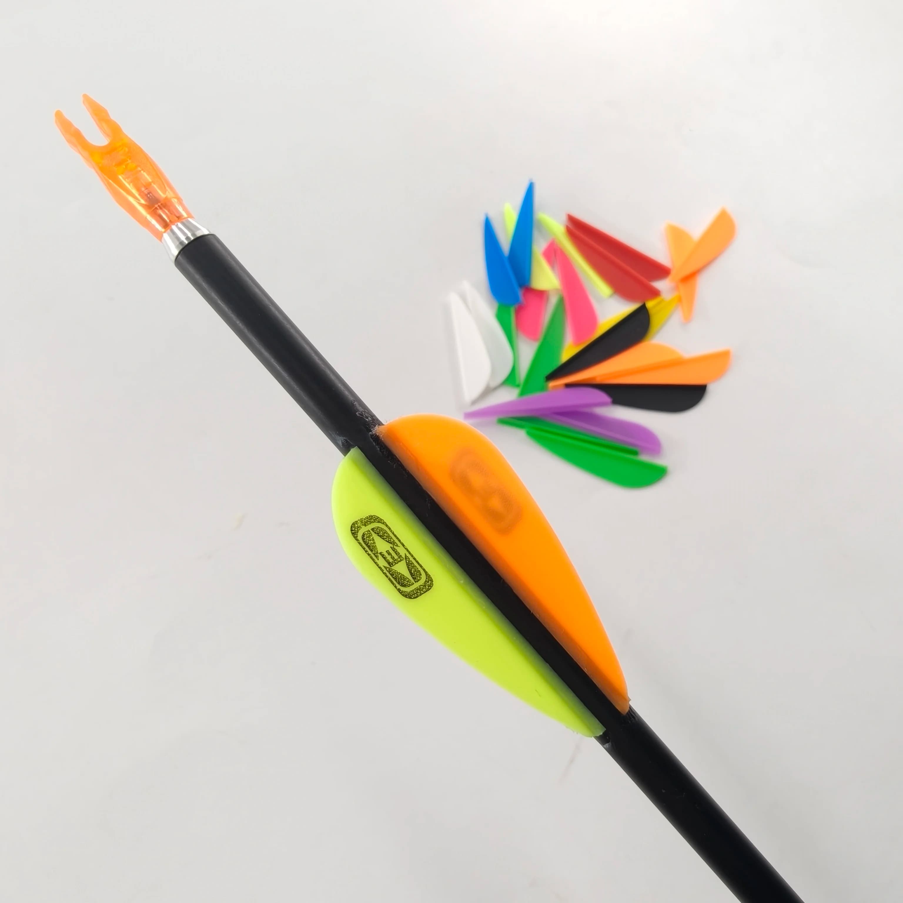 50 Pezzi Alette per Frecce da Tiro con l'Arco da 1,75 Pollici, Piume in Plastica per Frecce, per Frecce da Caccia e Tiro al Bersaglio Fai-da-Te (50 Pezzi)
