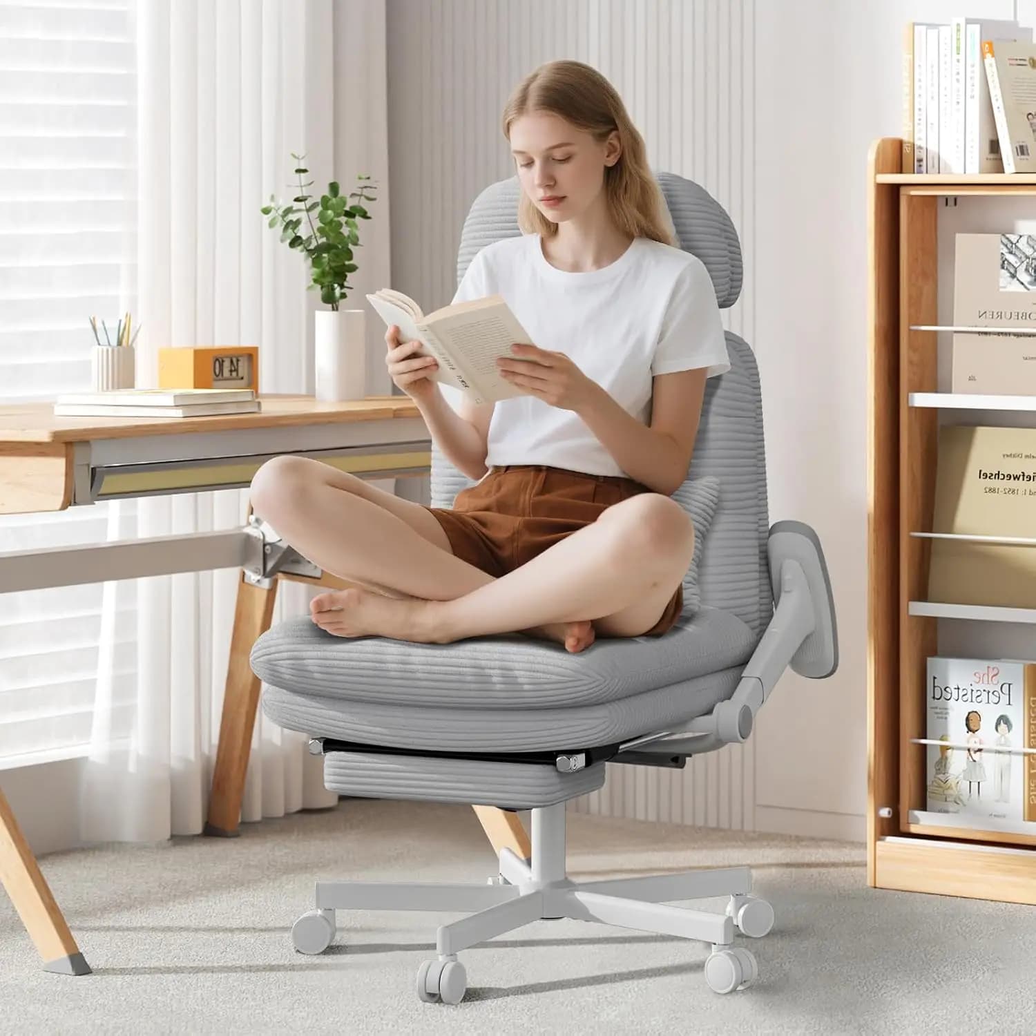 Sedia Direzionale Girevole Criss-Cross con Ruote, Braccioli Ribaltabili, Poggiapiedi, Supporto Lombare, in Corduroy Grigio, Personalizzabile