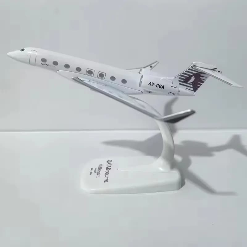 1/200 Scale Qatar Airways Gulfstream G650 Airplane Model Toy Kit Die-cast Alloy Airplane Model with Stand For Child toy Gift