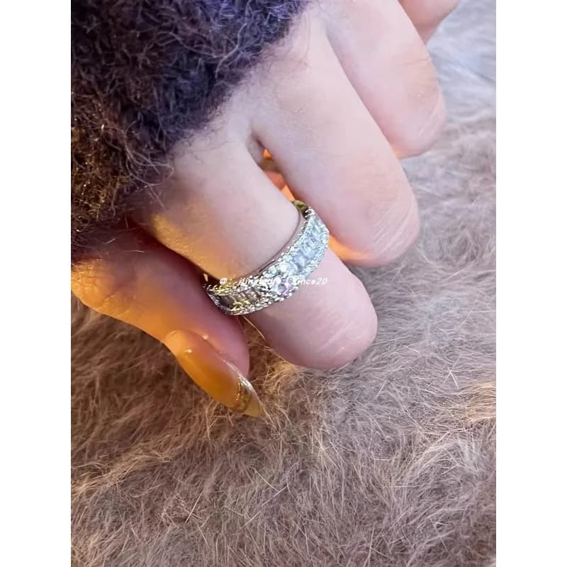 Anello in Zircone Raffinato, Anello dal Temperamento Femminile e Dolce, Pieno di Diamanti, Sensazione di Lusso, Design di Nicchia, Anello per Dito Indice.