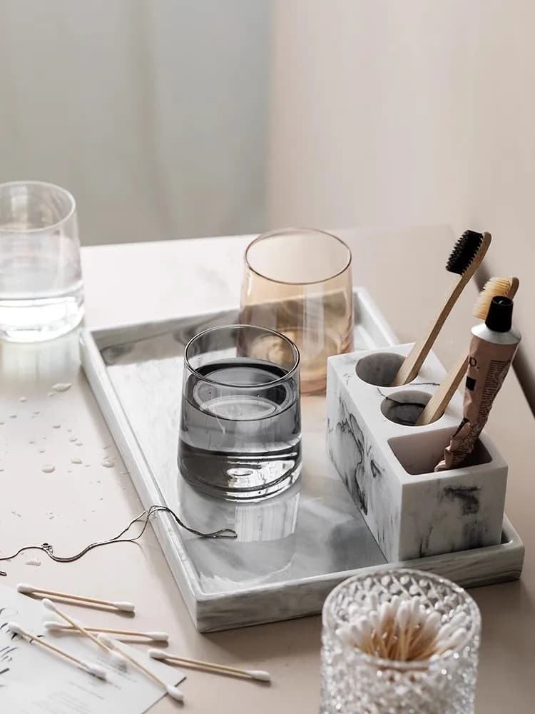 Pallet portaspazzolino in marmo per uso domestico in stile nordico leggero e di lusso. Pallet portaoggetti decorativo per tazza per bocca di gargarismi