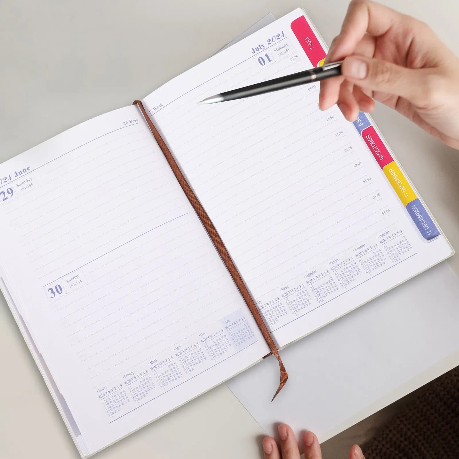 Agenda Giornaliera Non Datata in Inglese 2024, Organizzatore Settimanale e Mensile per Studenti, Insegnanti e Lavoratori d'Ufficio