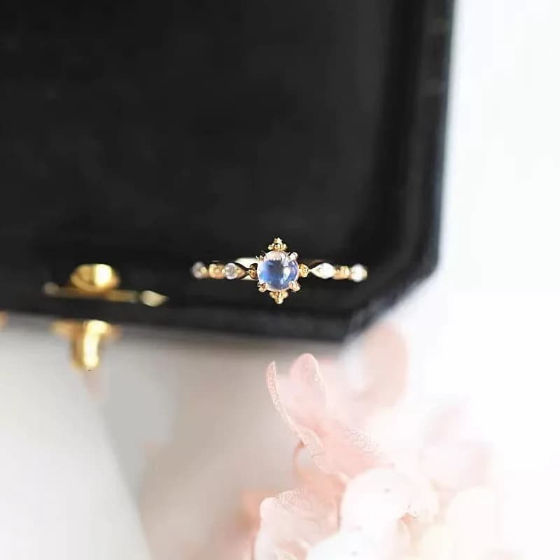 Silver Color Exquisite Moon Stone Geometric Opening Ring for Elegant Women Romantic Fashion Jewelry Luxurious Accessories