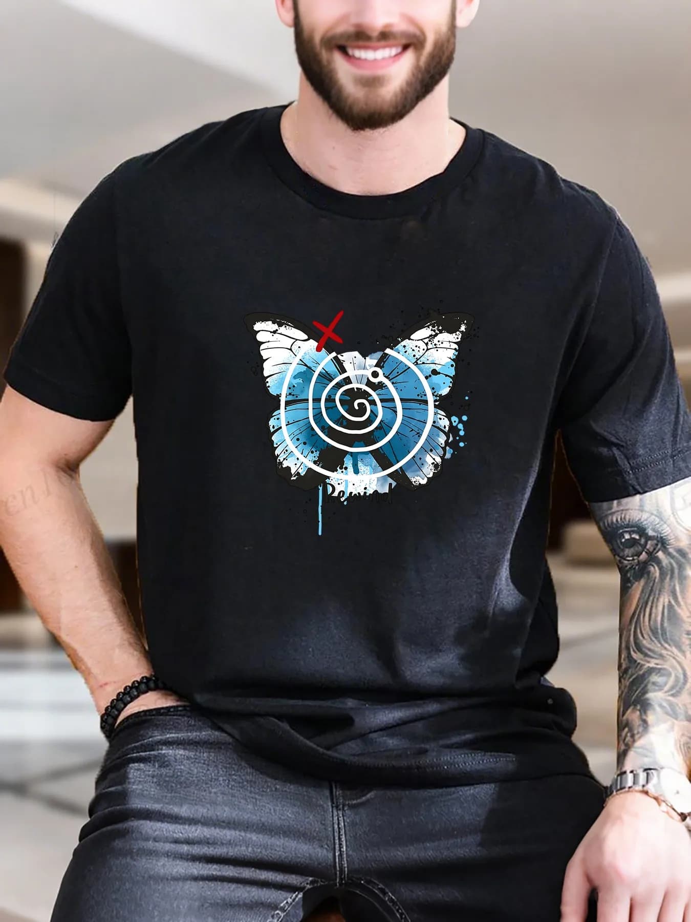 T-shirt da uomo in cotone con stampa, comoda maglietta casual con farfalla blu, design a freccia rossa, streetwear alla moda per abiti estivi morbidi