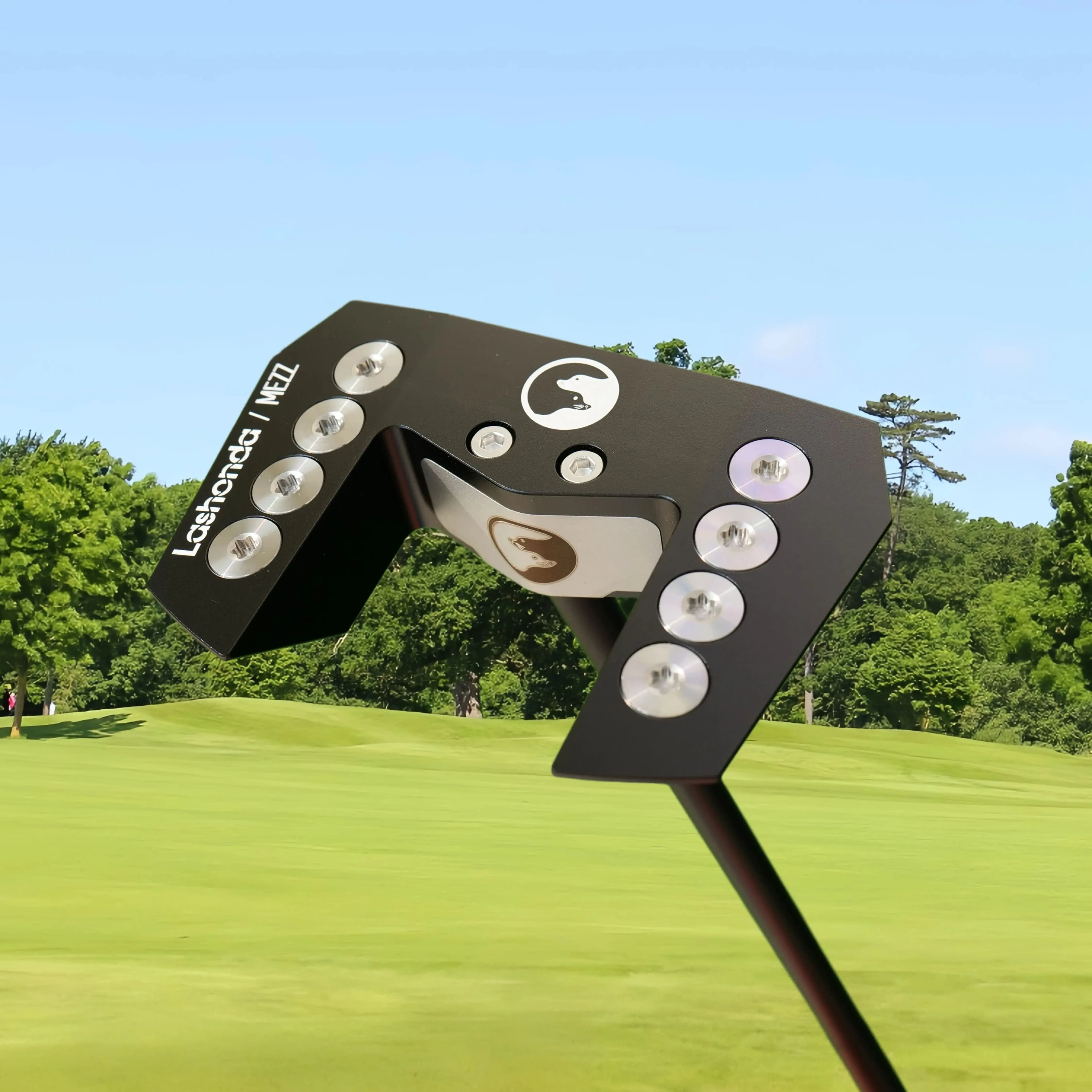 Putter da Golf Lashonda MEZZ, Zero Torque, Centro di Gravità Allineato, Alta Perdonaibilità, Peso sul Toe Wing, Ampia Superficie Fresata
