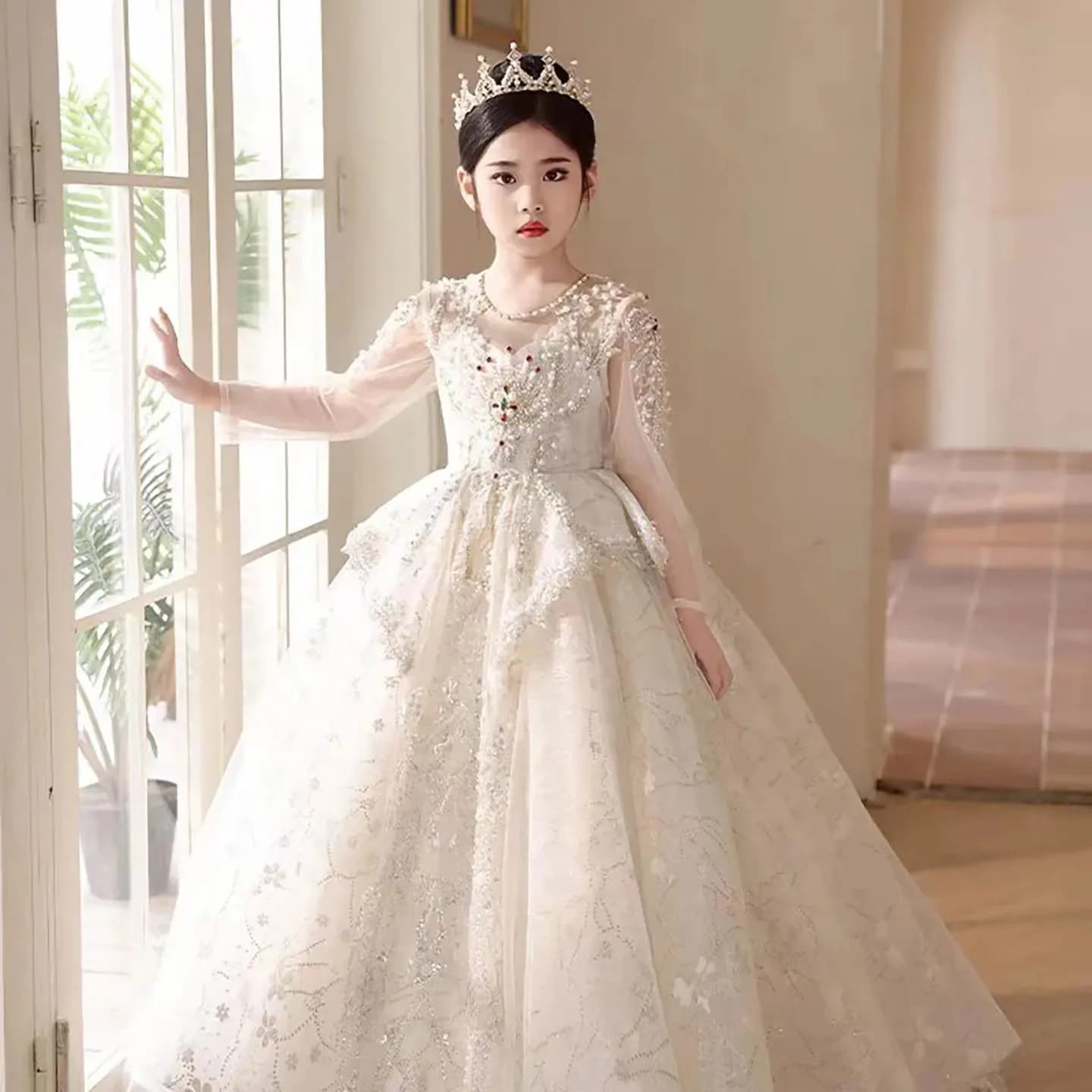Abito di Lusso Personalizzato Bianco Stile Dubai per Ragazze, Vestito da Principessa con Perline e Cristalli a Maniche Lunghe, Abito Lungo da Cerimonia per Matrimoni e Feste dei Bambini