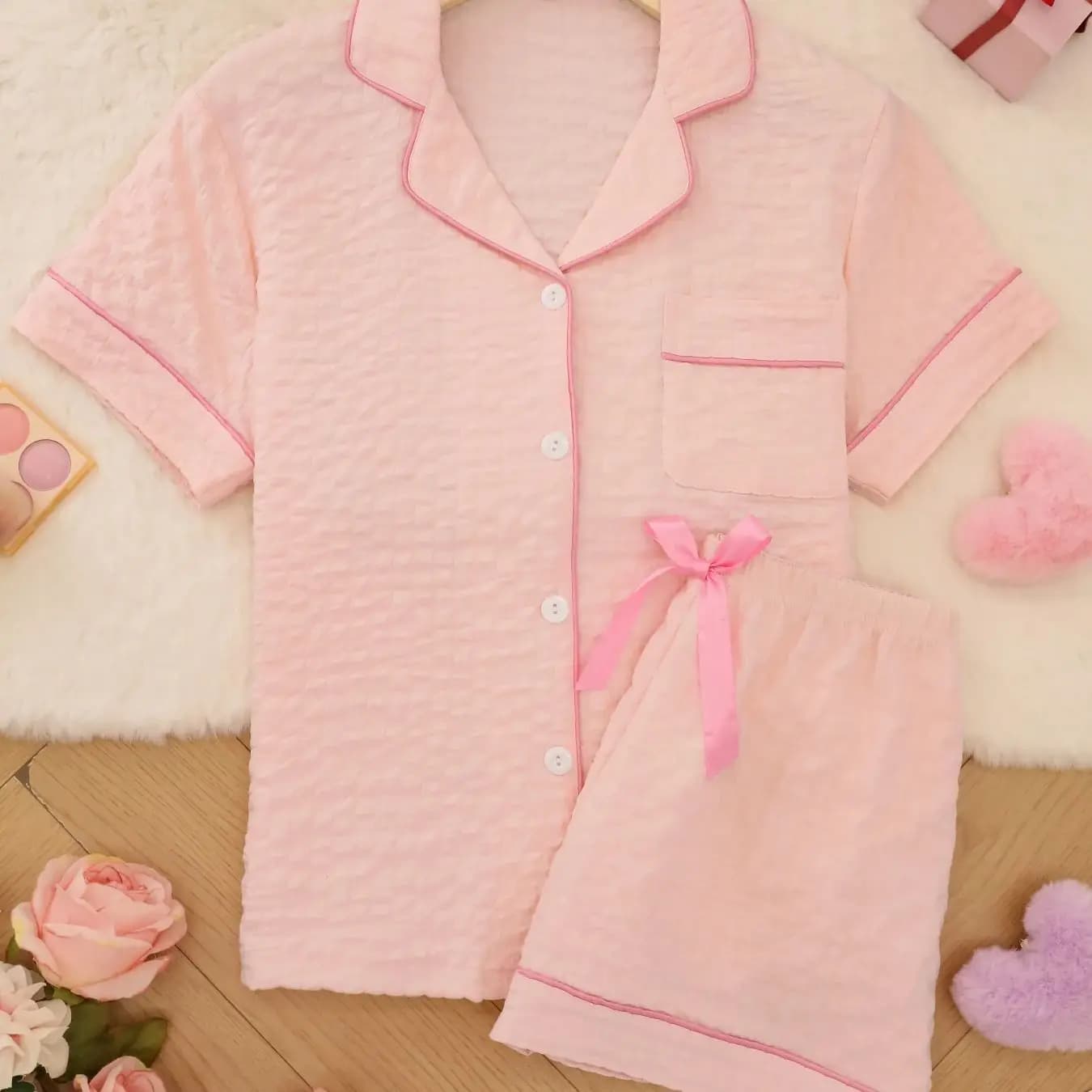 Pigiama rosa testurizzato semplice e versatile per donna, con risvolti, pantaloncini a maniche corte, set estivo casual e comodo per la casa