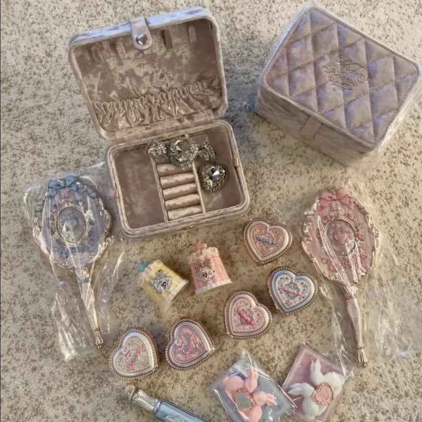 Set Regalo Flower Knows Makeup Professionale Completo: Ombretto, Cushion CC Cream, Blush, Rossetto e Mascara, Scatola Porta Gioielli