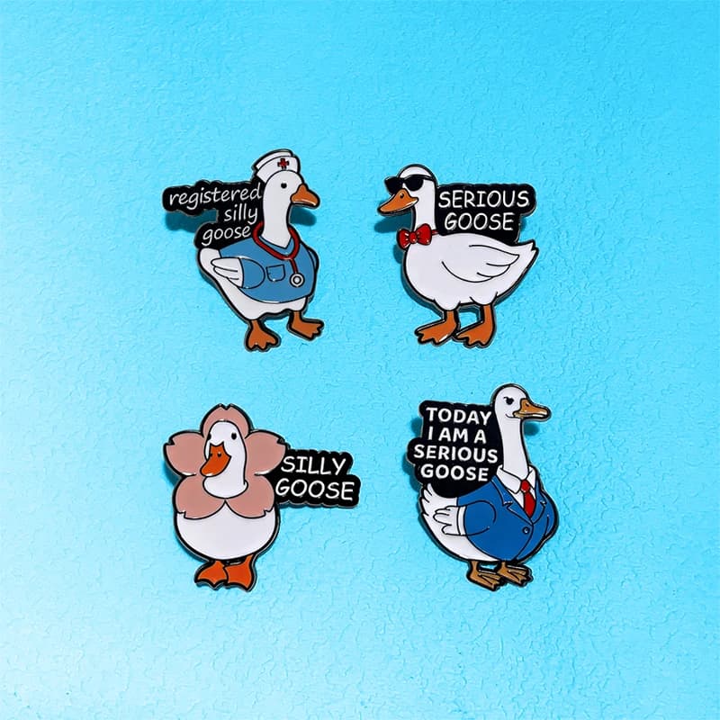AniPins Divertenti Spille a Forma di Oca, 4 Design, in Metallo Smaltato, Cartone Animato, Simpatiche Spille a Forma di Oca Animale per Vestiti, Zaini, Distintivi, Regali