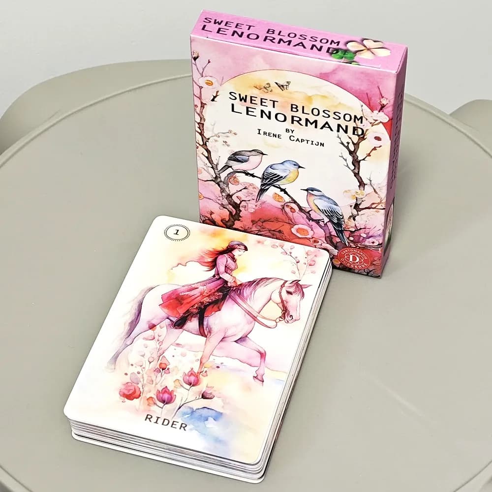 Carte Sweet Blossom Lenormand da 38 pezzi con la sua leggerezza e la morbidezza dei colori 10,4 * 7,3 cm