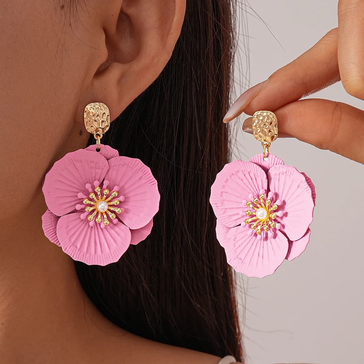 Orecchini ad ago in argento con fiore di perla imitazione vernice spray Orecchini versatili alla moda freschi e di nicchia di temperamento ad alto senso