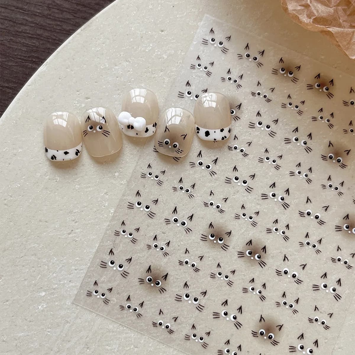 Simpatico adesivo per unghie gatto Decalcomania per acqua Nail Art Adesivo in rilievo Stampa su adesivi per decalcomanie con espressione carina Decorazione per unghie