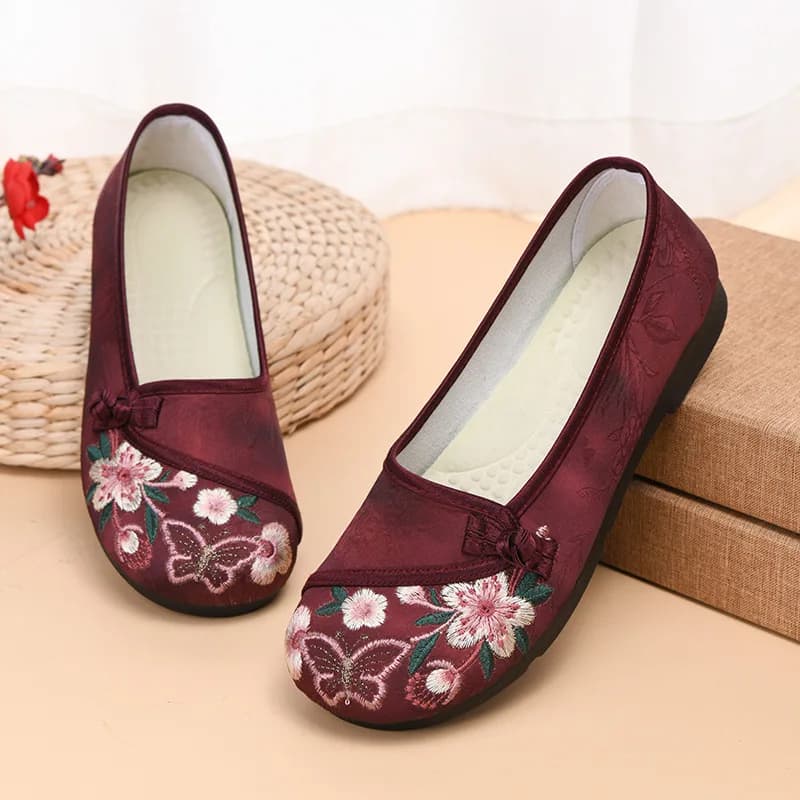 New Chinese style embroidered women's cloth shoes with soft soles, breathable ethnic style embroidered women's shoes