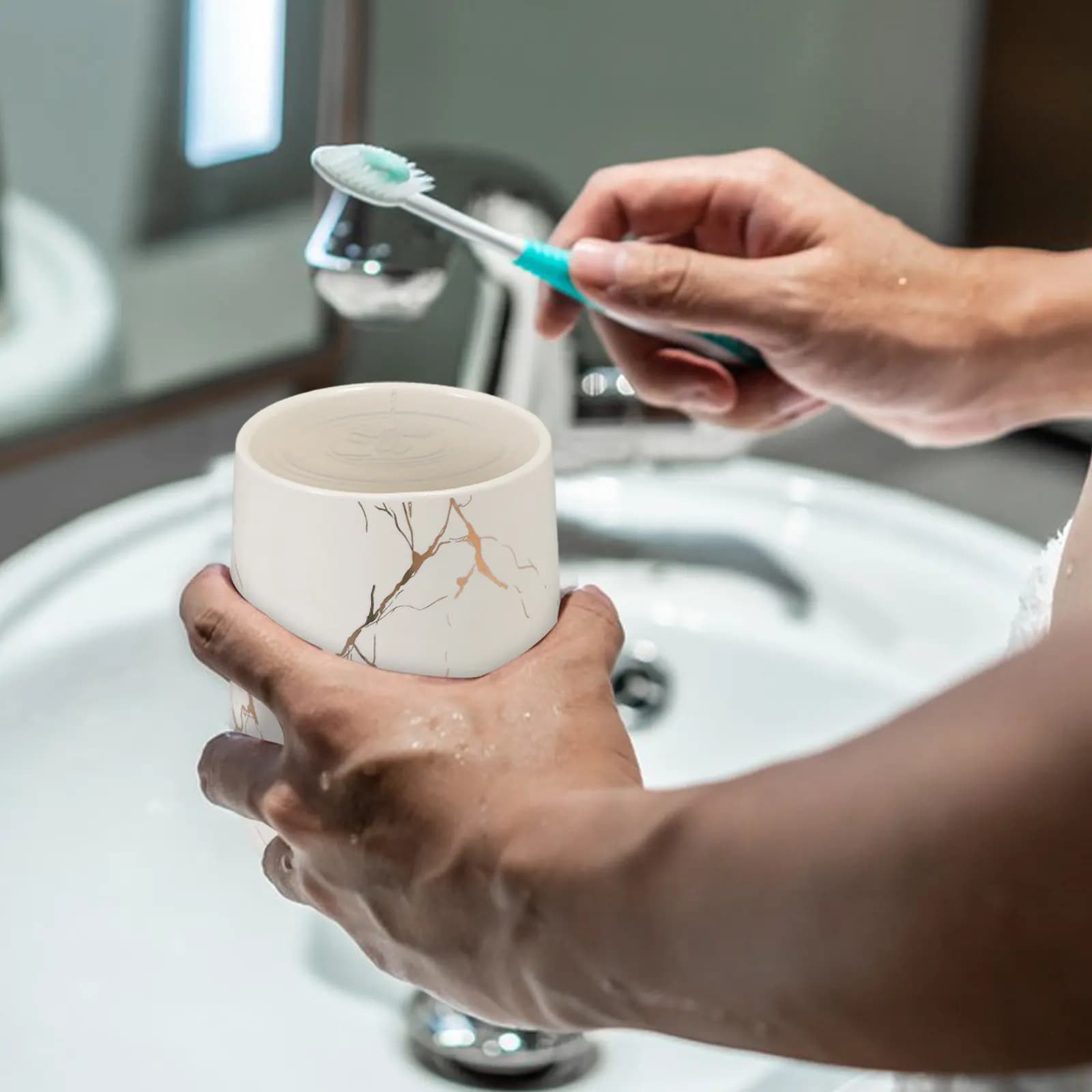 Portaspazzolino in Ceramica per Bagno, Motivo Marmo, Superficie Liscia, Contenitore per Spazzolino e Bicchiere per Collutorio, Multiuso